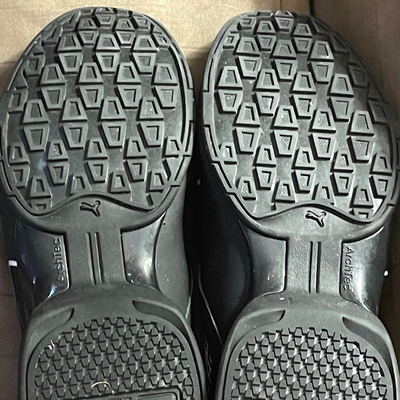 Puma size 9.5 Black - Picture 3 of 4